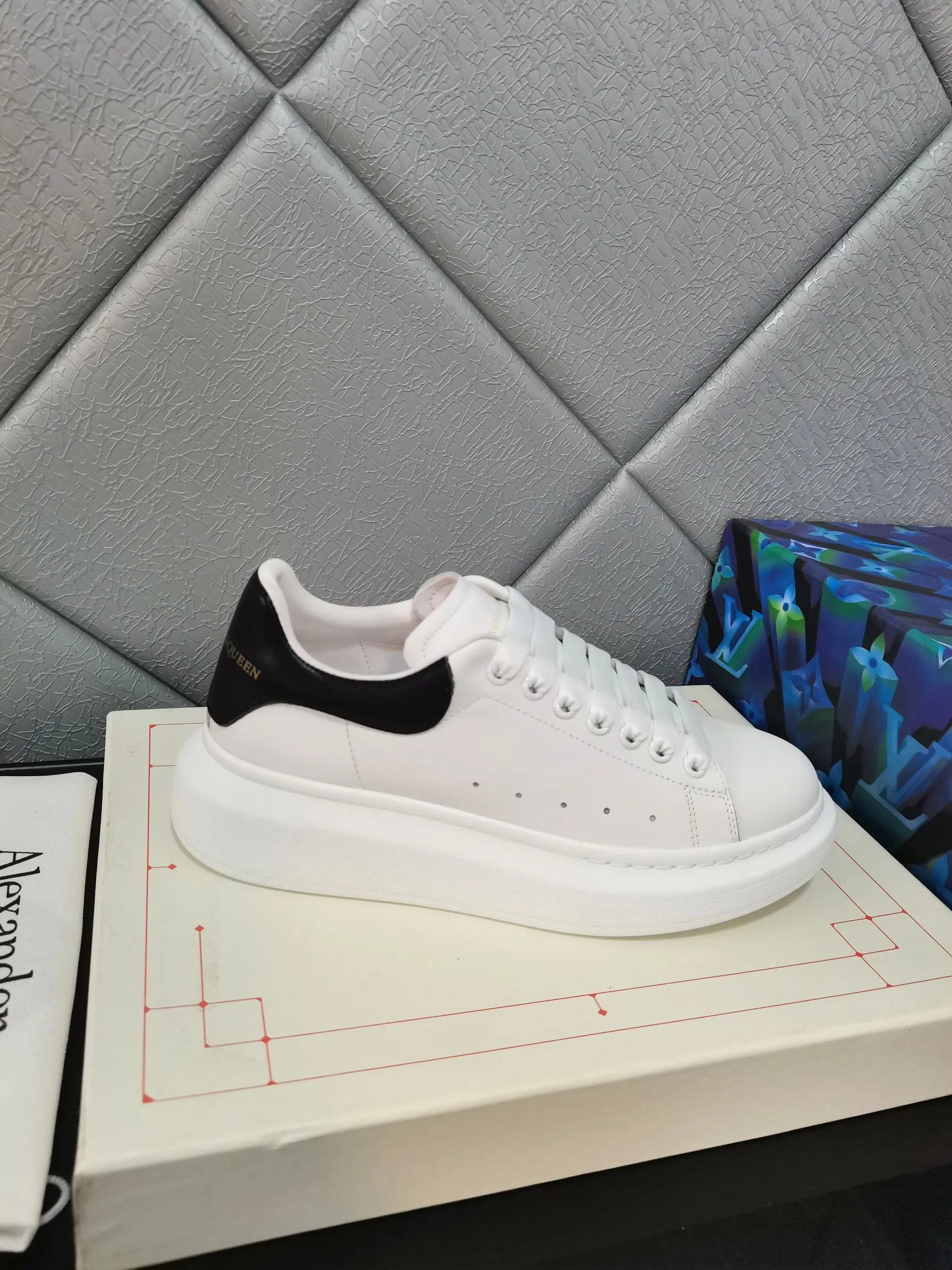 👟👟Ex-factory price 480👟👟 The latest upgraded version in 2022. The material is made of silk matte cowhide with sheepskin lining